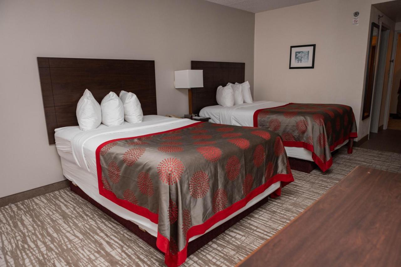 Ramada By Wyndham Cedar Rapids Hotel Exterior photo