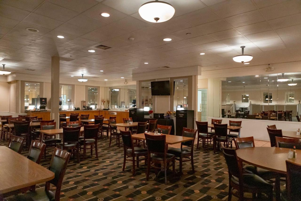 Ramada By Wyndham Cedar Rapids Hotel Exterior photo